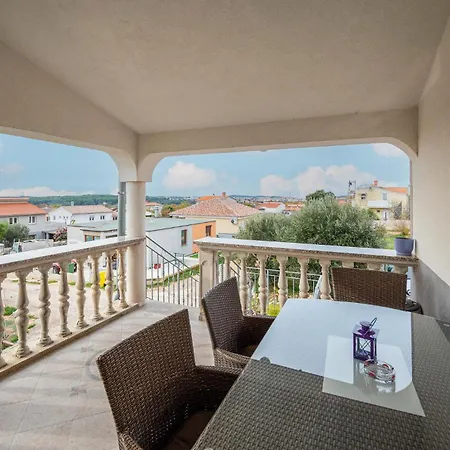 Beautiful In With Kitchen Apartment