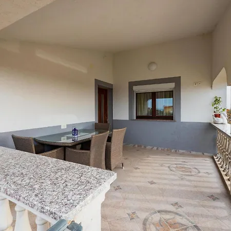 Beautiful In With Kitchen Apartment Pula