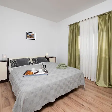 Beautiful In With Kitchen Apartment Pula